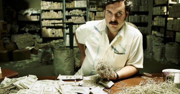 史上最狂的传奇大毒枭「一天就可以赚18亿」，他曝光的过去比大家想像的还要疯狂百倍啊！