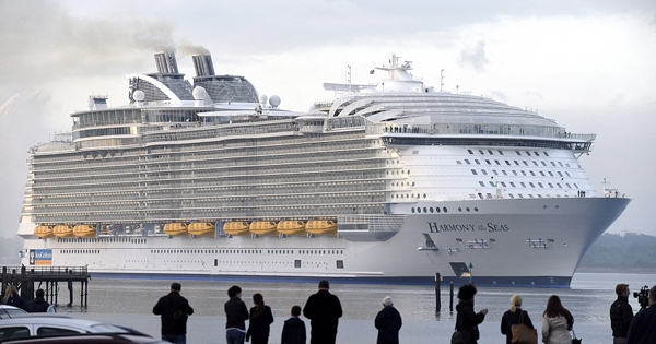 这艘造价370亿台币的「海上城市」终于在最近启航，光看到里头「刺激度满点的滑梯」就知道建造商真的疯了！